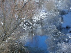 el río en invierno